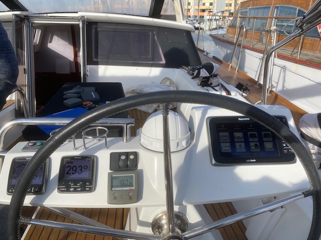 slider 8 Beneteau Sense 46